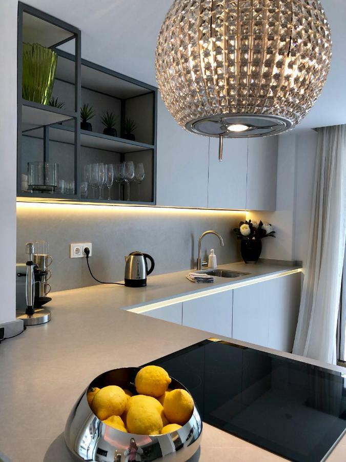 Luxury Apartment In La Isla, Walking Distance To Puerto Banus Marbella Exterior foto